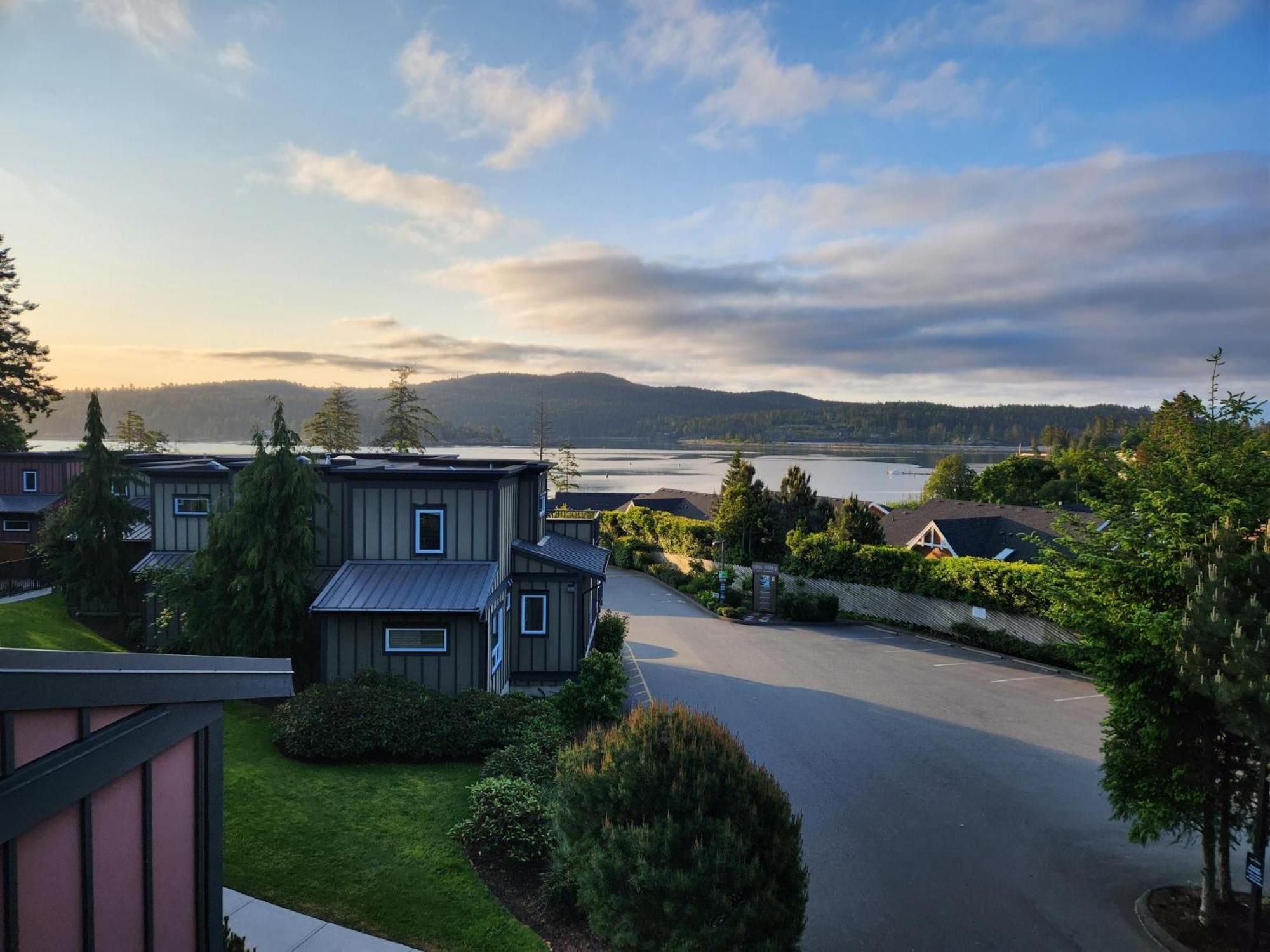 Sheringham Townhouse - Sooke Exteriör bild